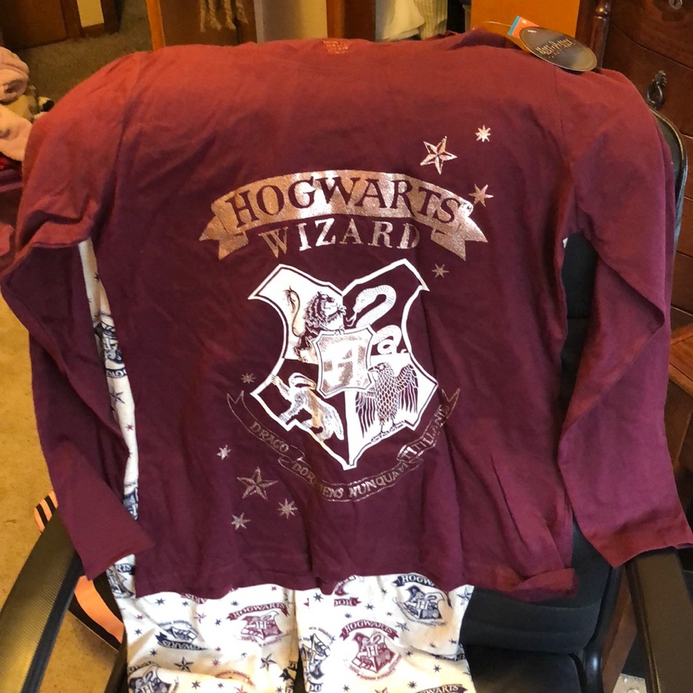 Harry Potter Hogwarts Pajama Set NWT